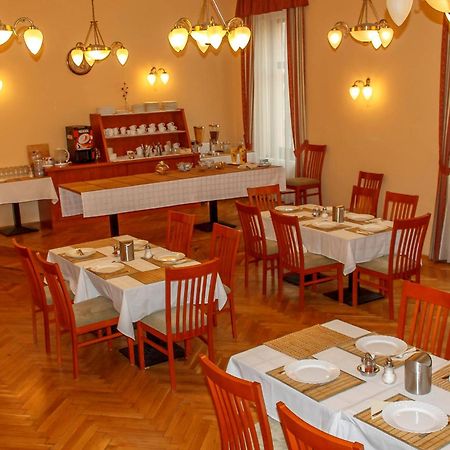 Pannon Hotel Bejelentkezes 20 Oraig, Check-In Until 20 O'Clock, Einchecken Bis 20 Uhr Mohacs Luaran gambar