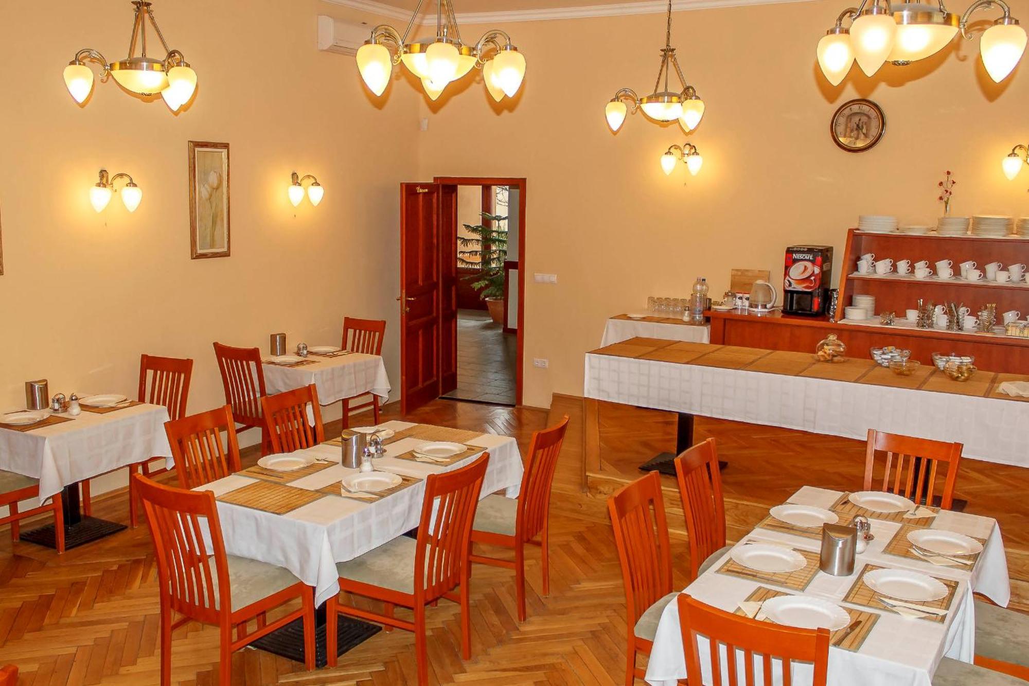 Pannon Hotel Bejelentkezes 20 Oraig, Check-In Until 20 O'Clock, Einchecken Bis 20 Uhr Mohacs Luaran gambar