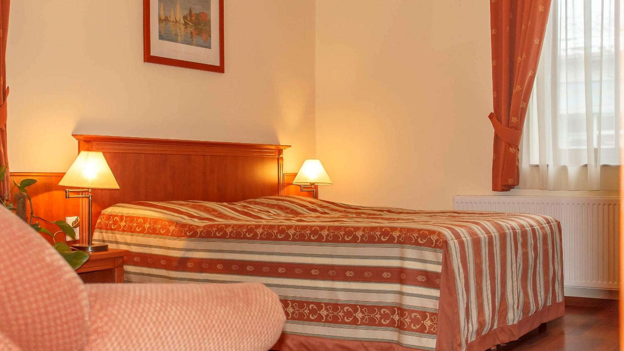 Pannon Hotel Bejelentkezes 20 Oraig, Check-In Until 20 O'Clock, Einchecken Bis 20 Uhr Mohacs Luaran gambar