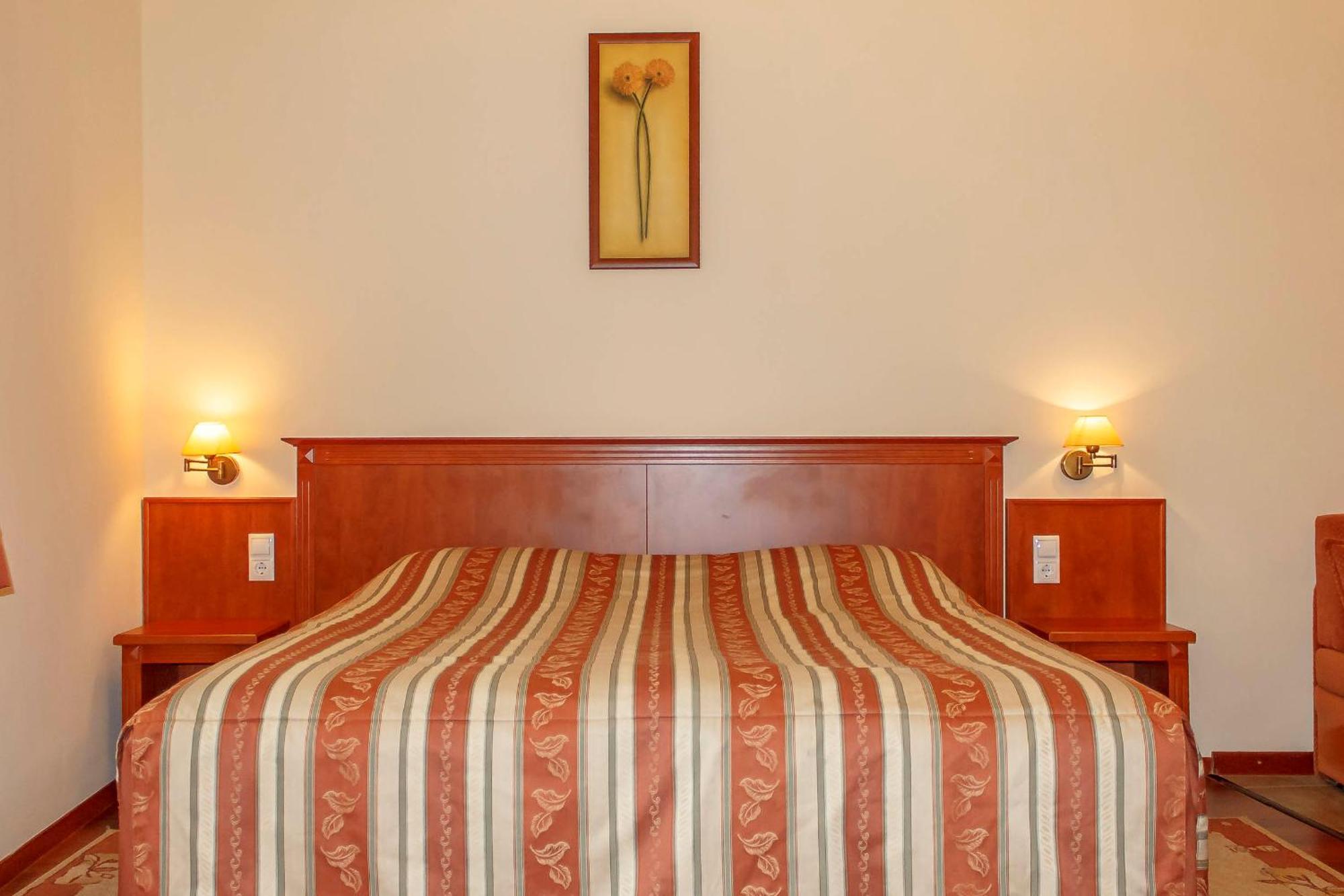 Pannon Hotel Bejelentkezes 20 Oraig, Check-In Until 20 O'Clock, Einchecken Bis 20 Uhr Mohacs Luaran gambar