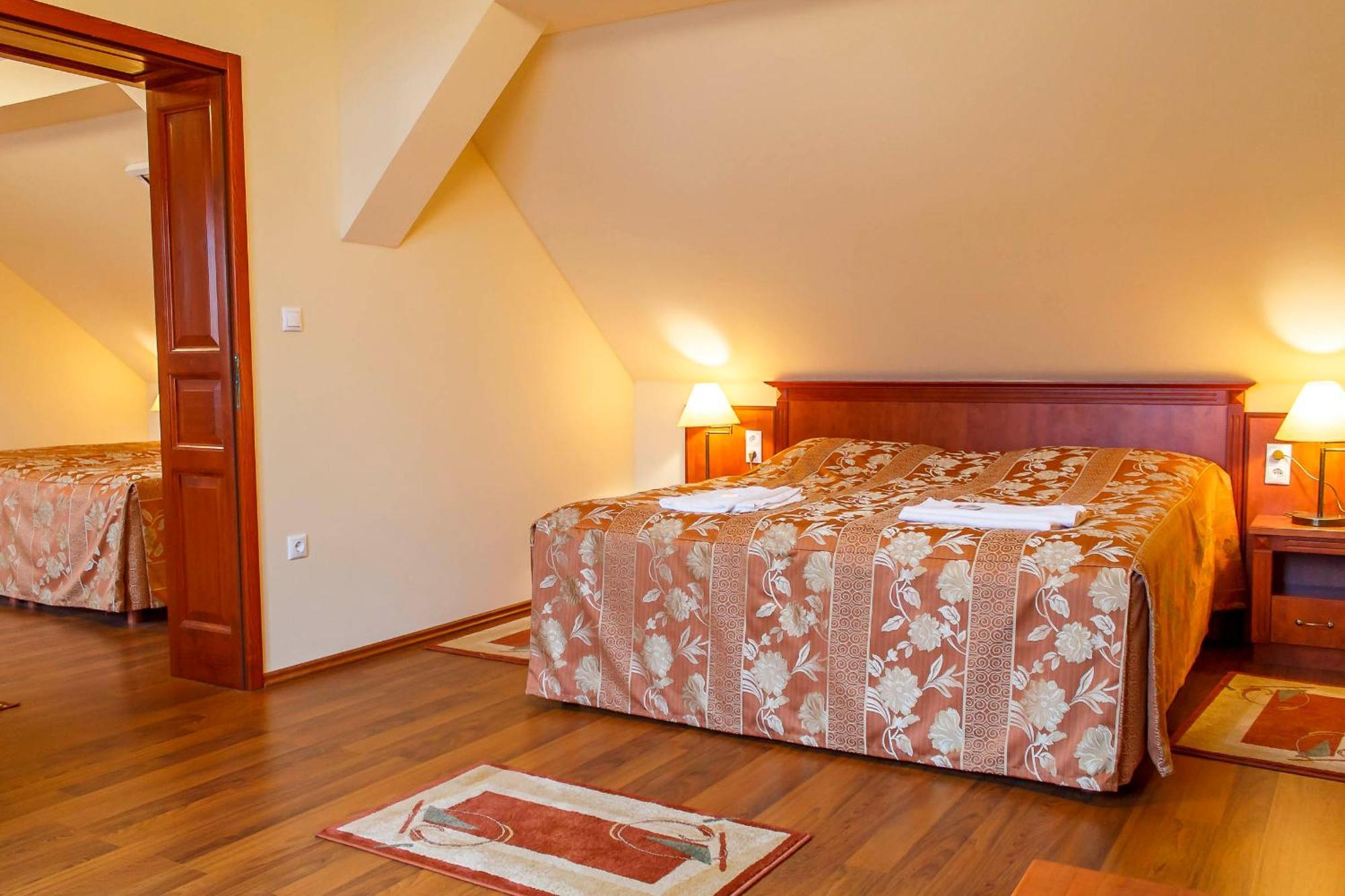 Pannon Hotel Bejelentkezes 20 Oraig, Check-In Until 20 O'Clock, Einchecken Bis 20 Uhr Mohacs Luaran gambar