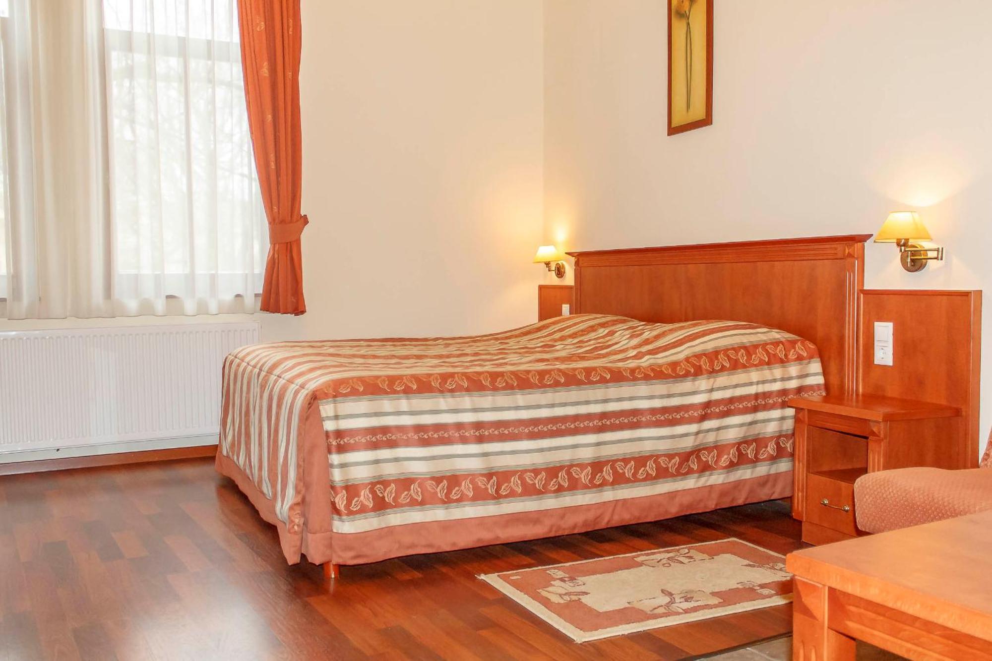 Pannon Hotel Bejelentkezes 20 Oraig, Check-In Until 20 O'Clock, Einchecken Bis 20 Uhr Mohacs Luaran gambar