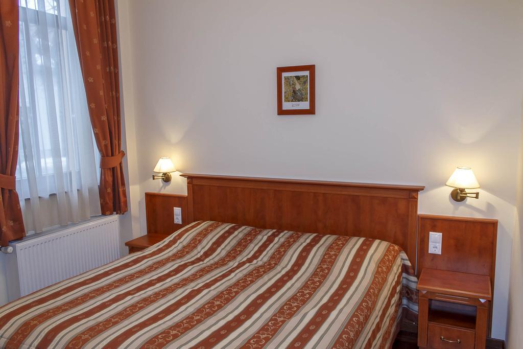 Pannon Hotel Bejelentkezes 20 Oraig, Check-In Until 20 O'Clock, Einchecken Bis 20 Uhr Mohacs Luaran gambar