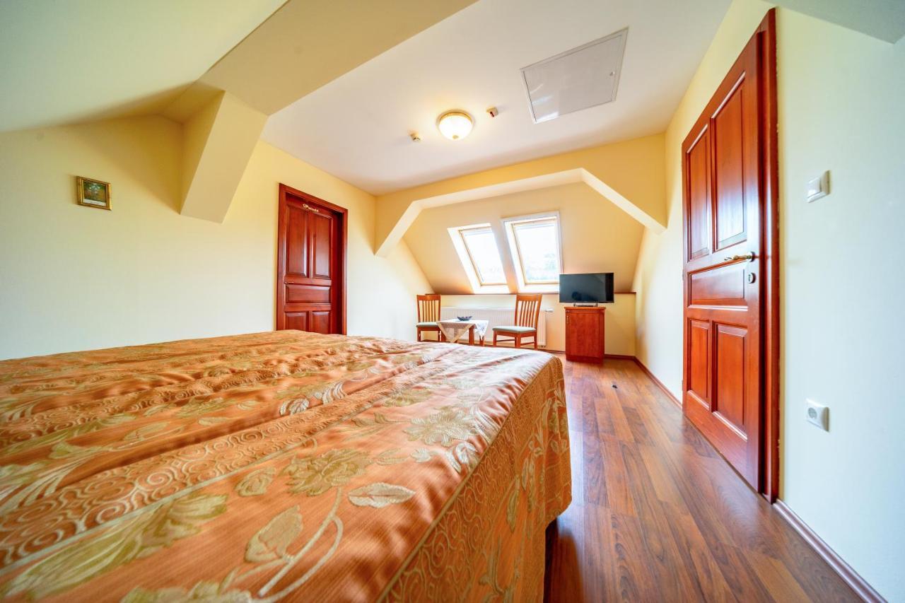 Pannon Hotel Bejelentkezes 20 Oraig, Check-In Until 20 O'Clock, Einchecken Bis 20 Uhr Mohacs Luaran gambar
