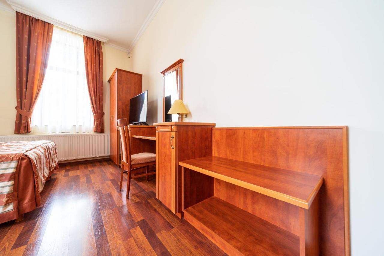 Pannon Hotel Bejelentkezes 20 Oraig, Check-In Until 20 O'Clock, Einchecken Bis 20 Uhr Mohacs Luaran gambar