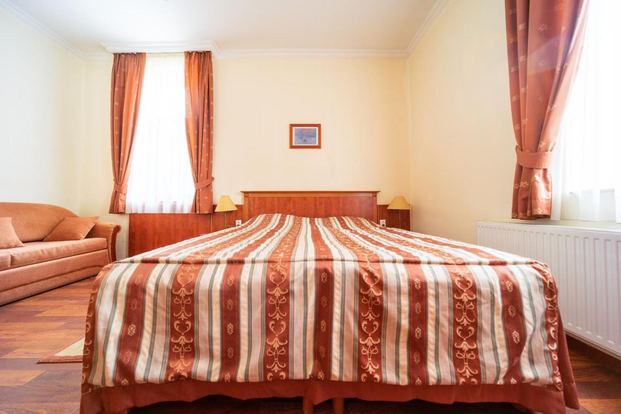 Pannon Hotel Bejelentkezes 20 Oraig, Check-In Until 20 O'Clock, Einchecken Bis 20 Uhr Mohacs Luaran gambar