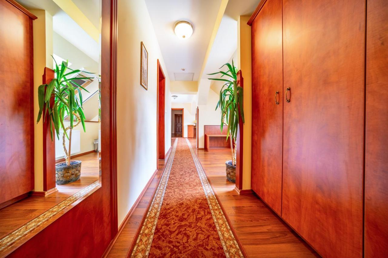 Pannon Hotel Bejelentkezes 20 Oraig, Check-In Until 20 O'Clock, Einchecken Bis 20 Uhr Mohacs Luaran gambar