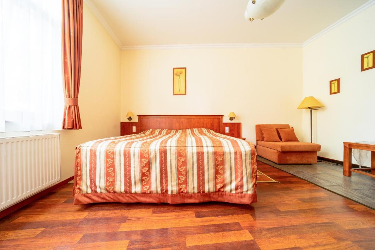 Pannon Hotel Bejelentkezes 20 Oraig, Check-In Until 20 O'Clock, Einchecken Bis 20 Uhr Mohacs Luaran gambar