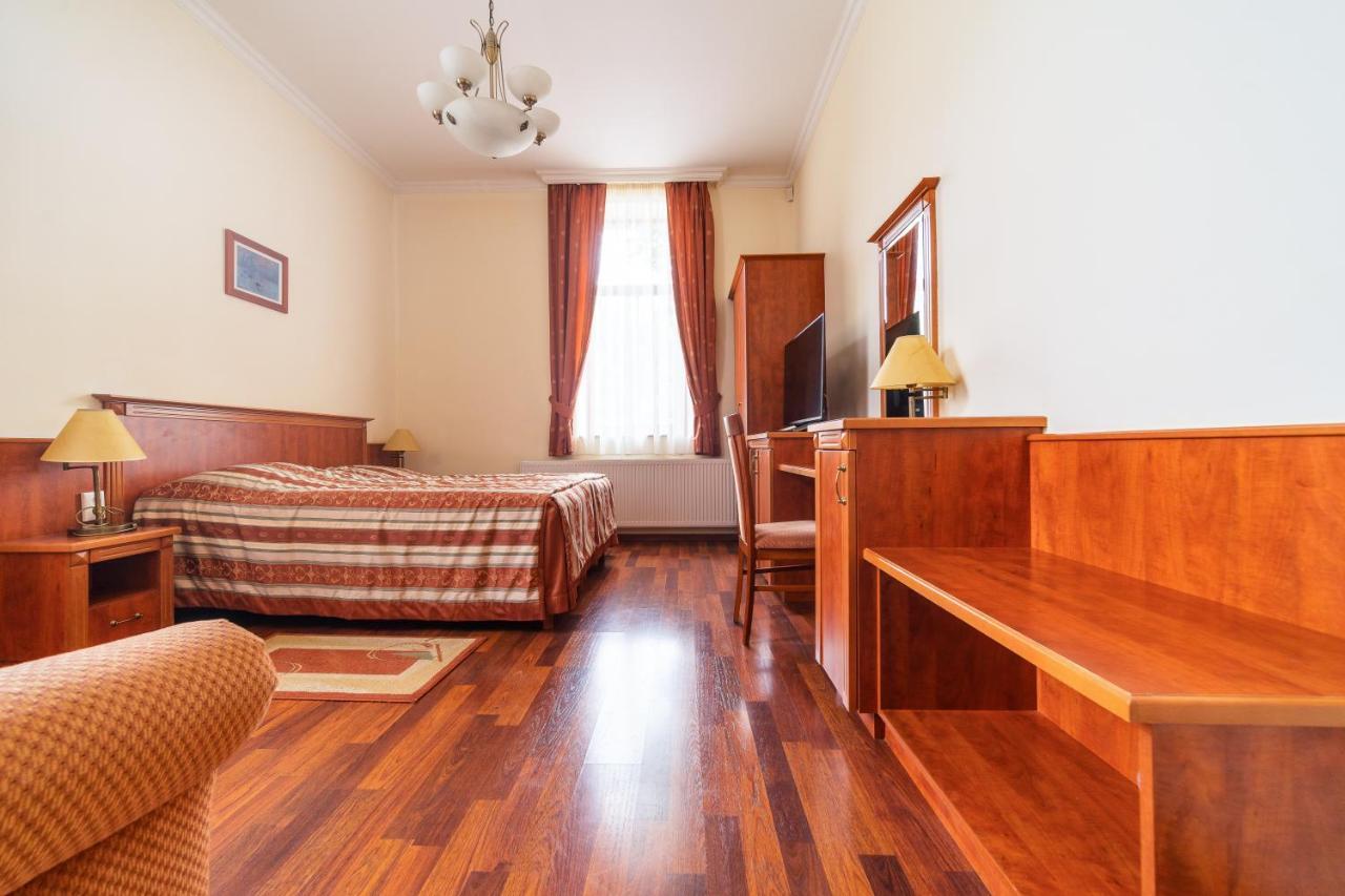 Pannon Hotel Bejelentkezes 20 Oraig, Check-In Until 20 O'Clock, Einchecken Bis 20 Uhr Mohacs Luaran gambar