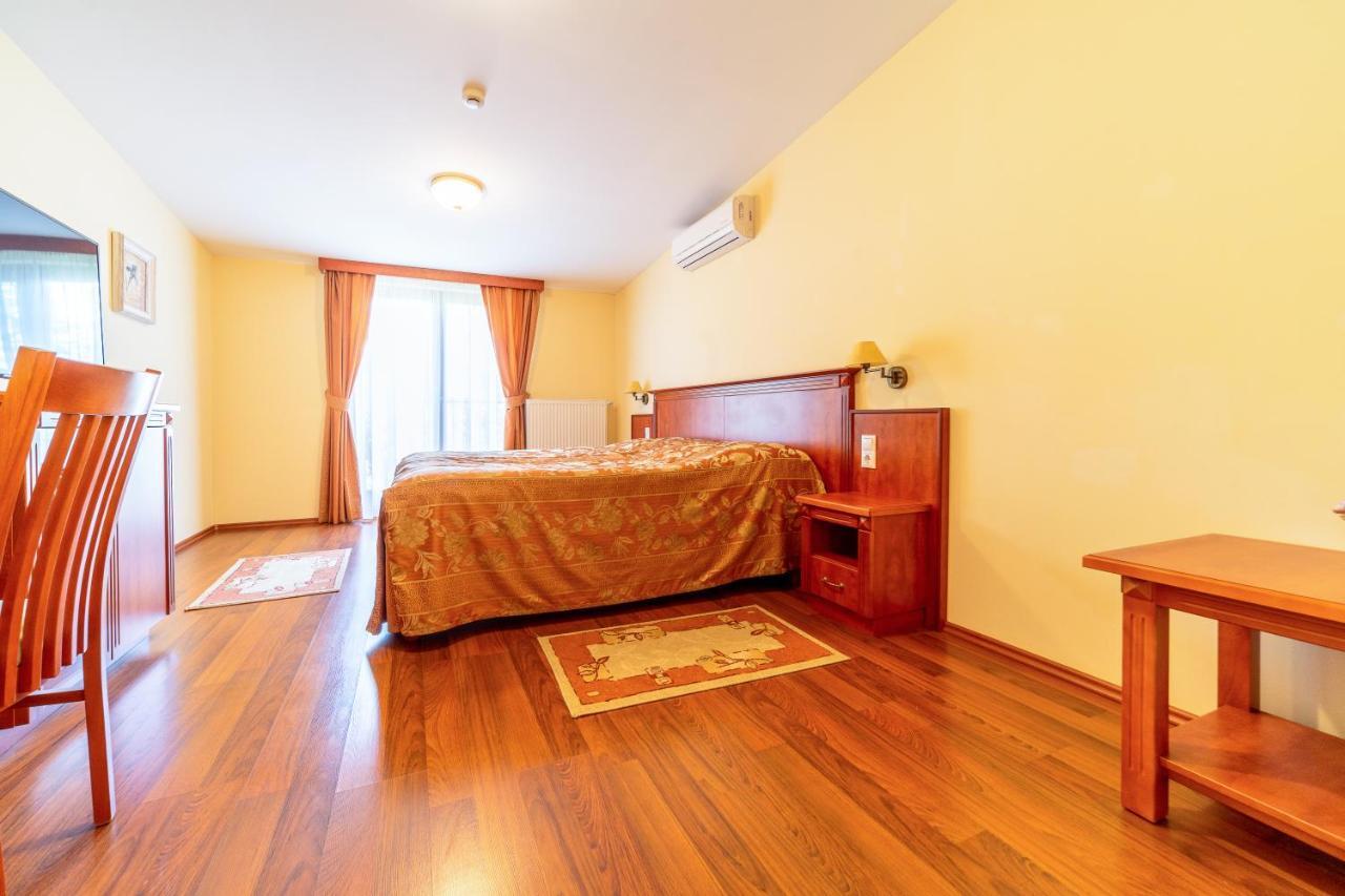 Pannon Hotel Bejelentkezes 20 Oraig, Check-In Until 20 O'Clock, Einchecken Bis 20 Uhr Mohacs Luaran gambar