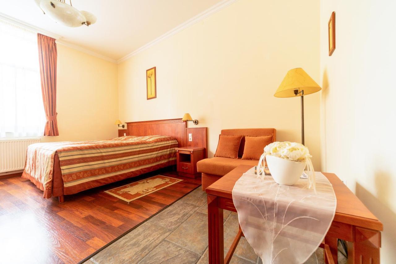 Pannon Hotel Bejelentkezes 20 Oraig, Check-In Until 20 O'Clock, Einchecken Bis 20 Uhr Mohacs Luaran gambar