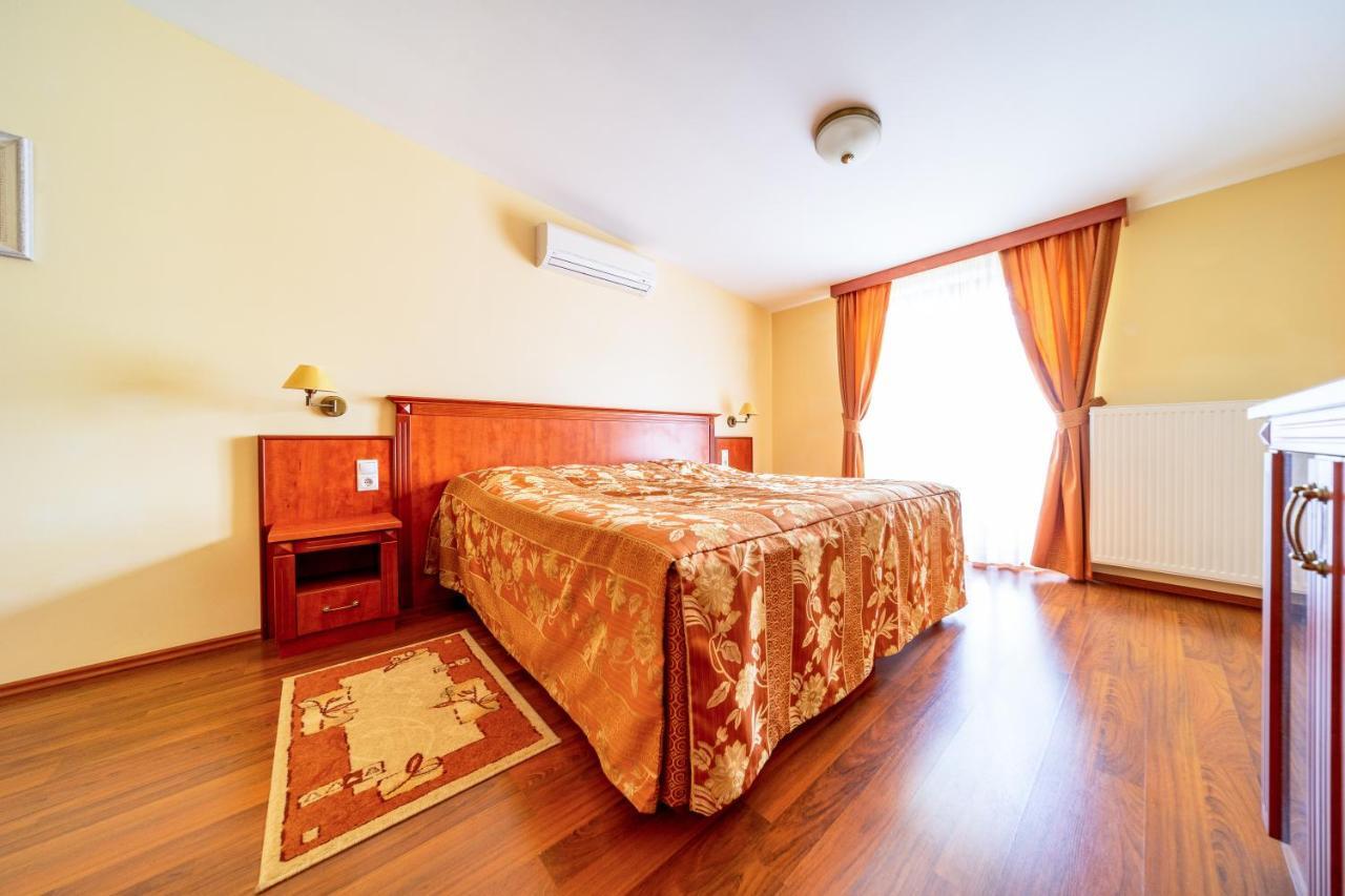 Pannon Hotel Bejelentkezes 20 Oraig, Check-In Until 20 O'Clock, Einchecken Bis 20 Uhr Mohacs Luaran gambar