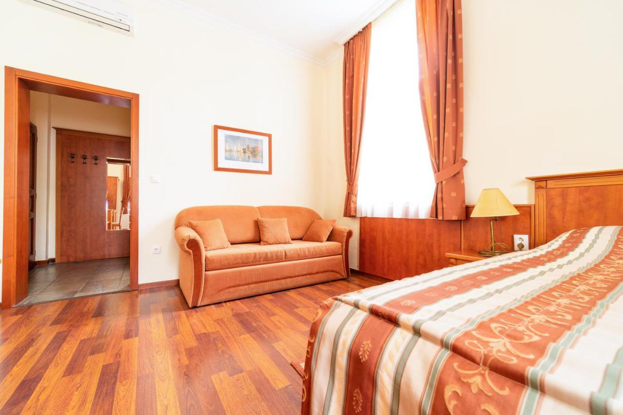 Pannon Hotel Bejelentkezes 20 Oraig, Check-In Until 20 O'Clock, Einchecken Bis 20 Uhr Mohacs Luaran gambar