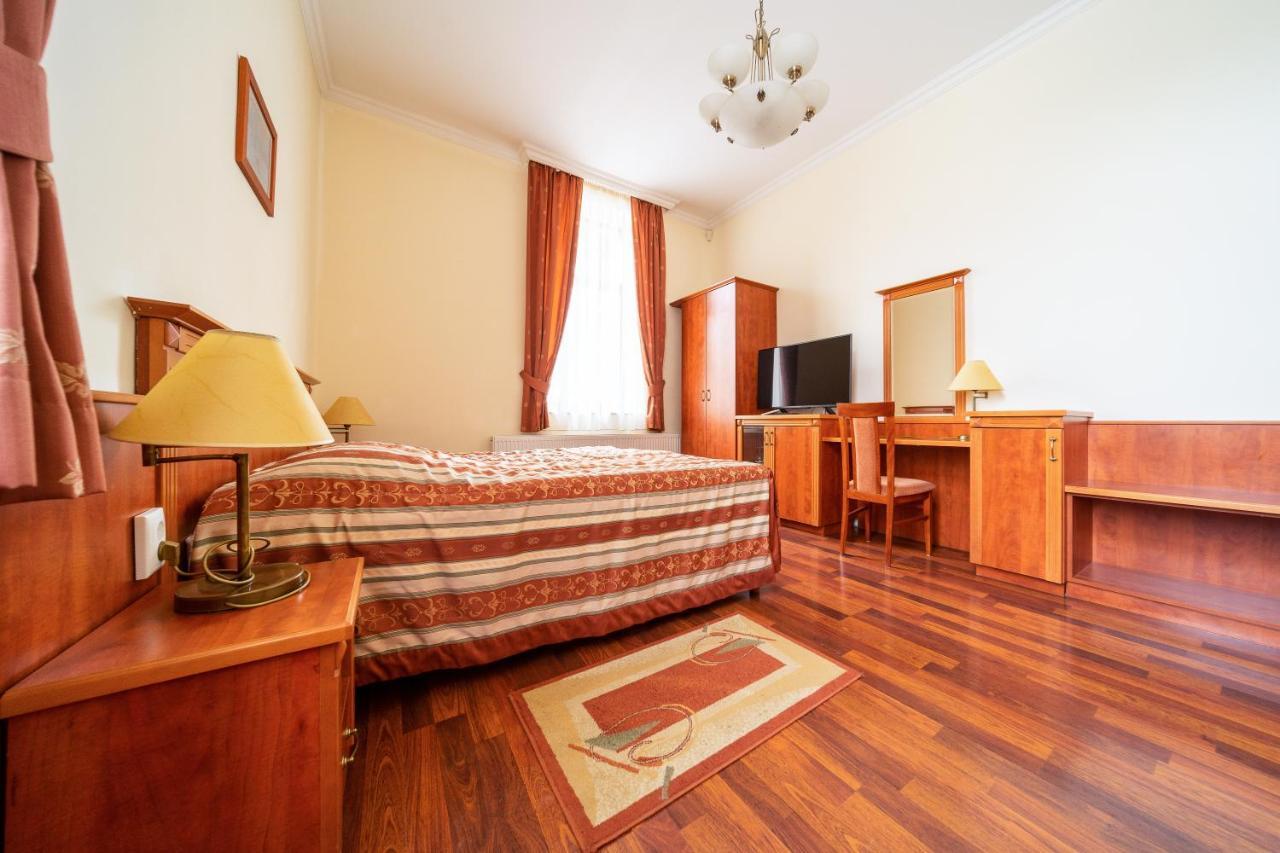 Pannon Hotel Bejelentkezes 20 Oraig, Check-In Until 20 O'Clock, Einchecken Bis 20 Uhr Mohacs Luaran gambar
