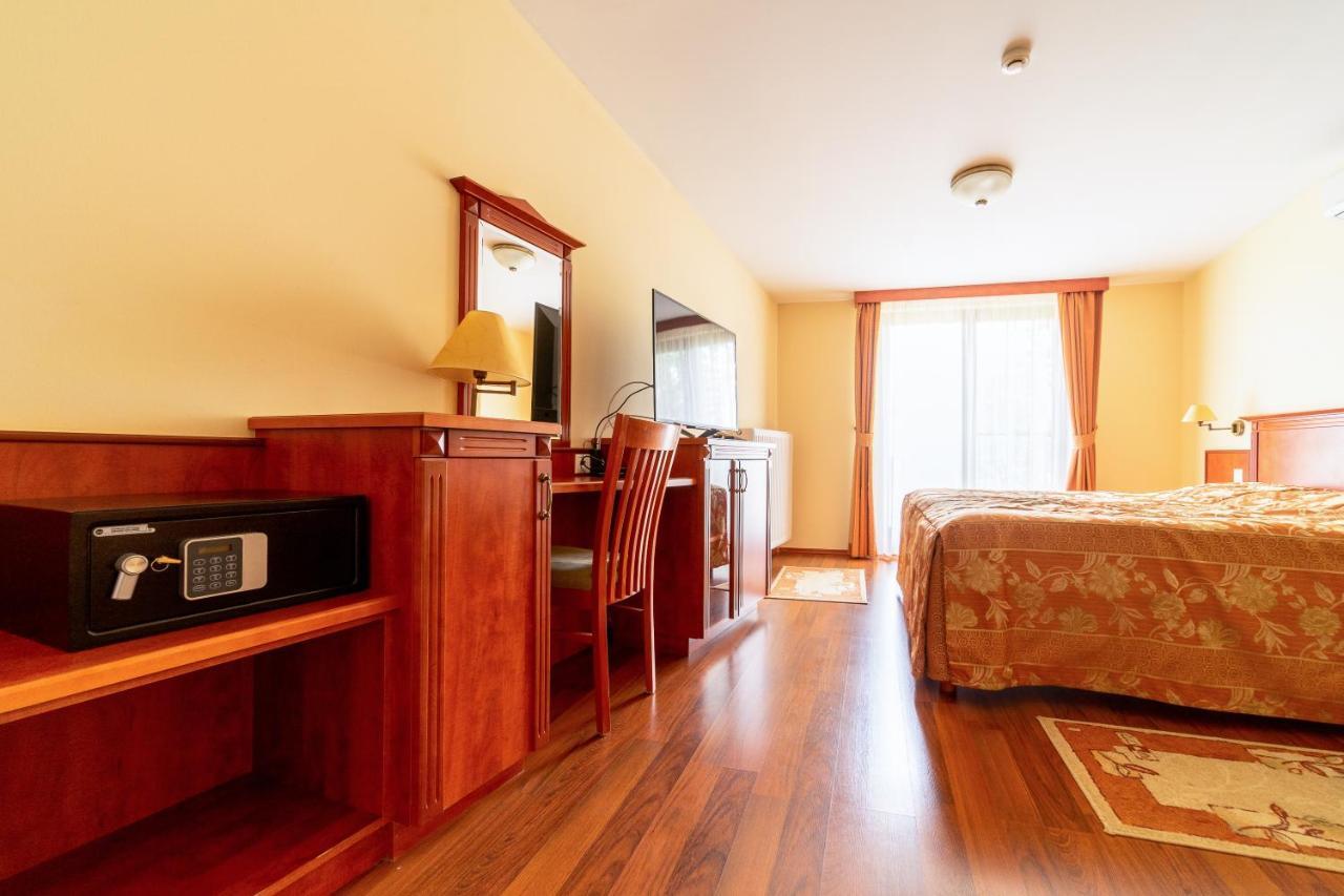 Pannon Hotel Bejelentkezes 20 Oraig, Check-In Until 20 O'Clock, Einchecken Bis 20 Uhr Mohacs Luaran gambar