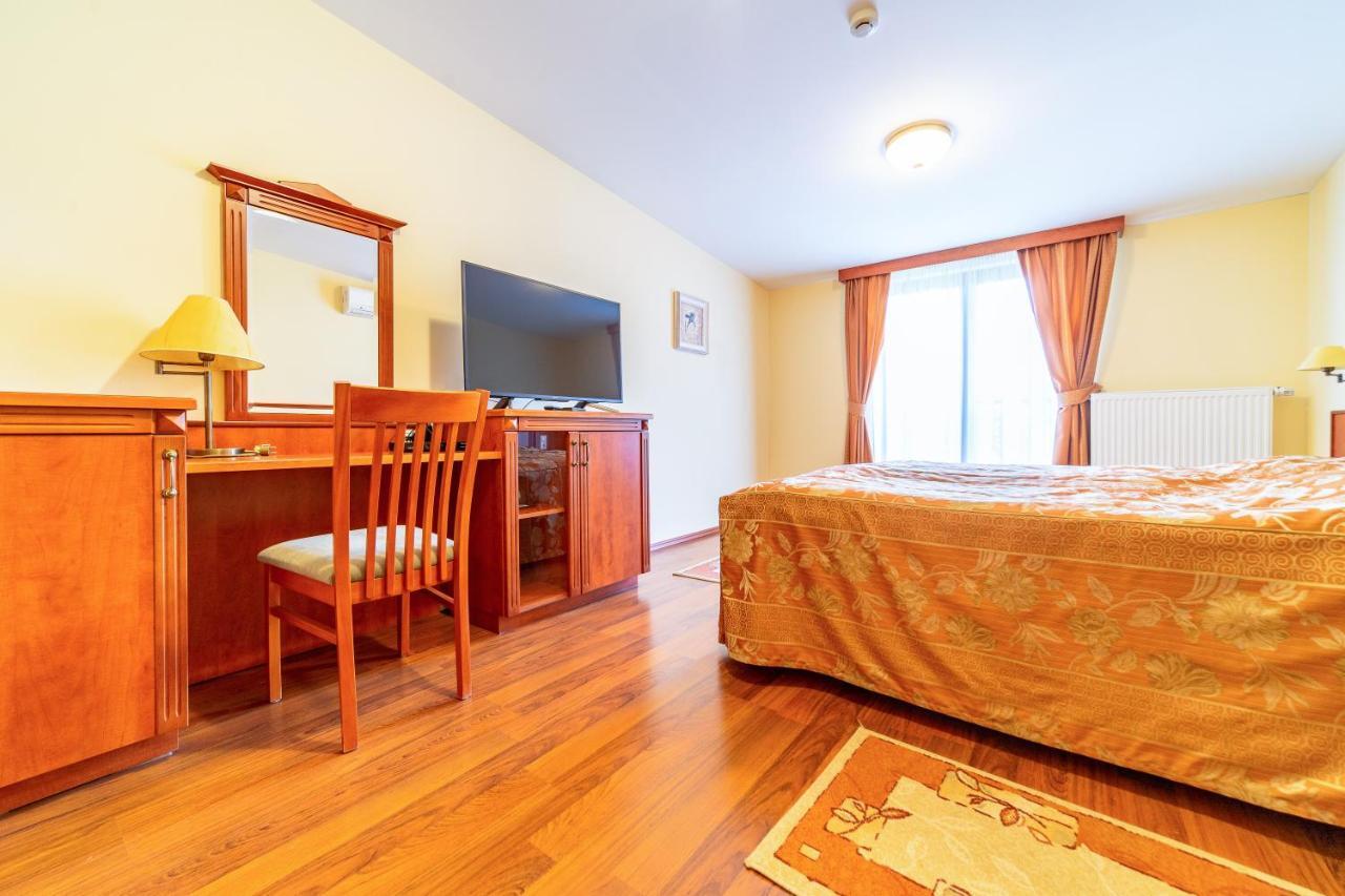 Pannon Hotel Bejelentkezes 20 Oraig, Check-In Until 20 O'Clock, Einchecken Bis 20 Uhr Mohacs Luaran gambar