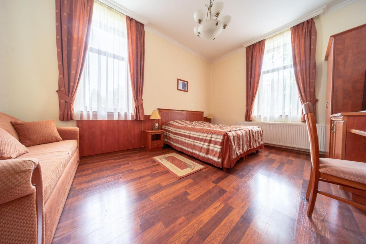 Pannon Hotel Bejelentkezes 20 Oraig, Check-In Until 20 O'Clock, Einchecken Bis 20 Uhr Mohacs Luaran gambar