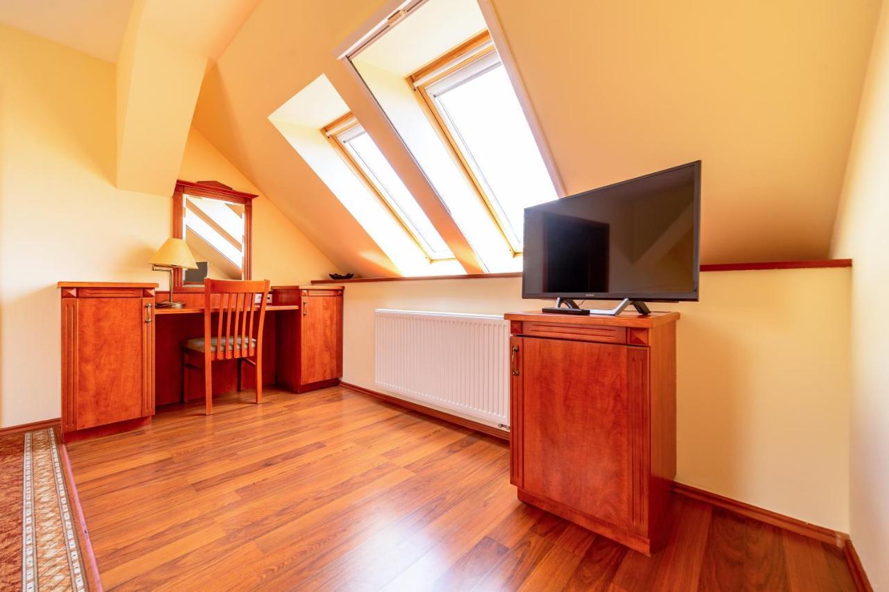 Pannon Hotel Bejelentkezes 20 Oraig, Check-In Until 20 O'Clock, Einchecken Bis 20 Uhr Mohacs Luaran gambar