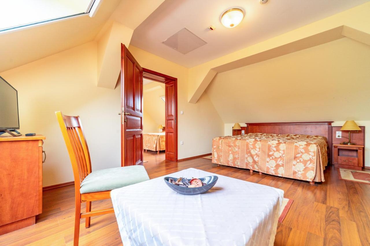 Pannon Hotel Bejelentkezes 20 Oraig, Check-In Until 20 O'Clock, Einchecken Bis 20 Uhr Mohacs Luaran gambar
